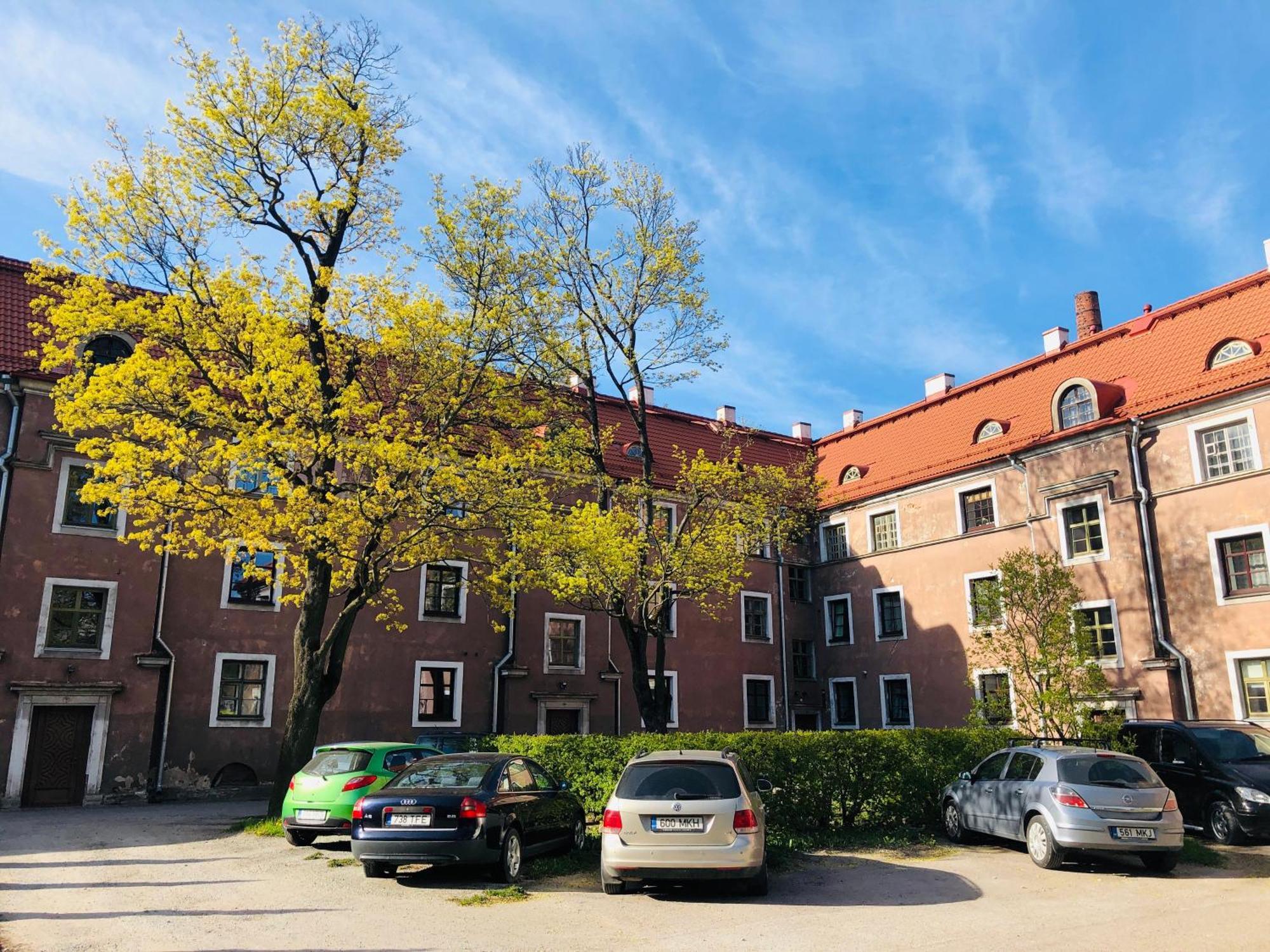 Historic Charm - Cozy Nordic Retreat In Time-Honored Residency Apartment Tallinn Exterior photo